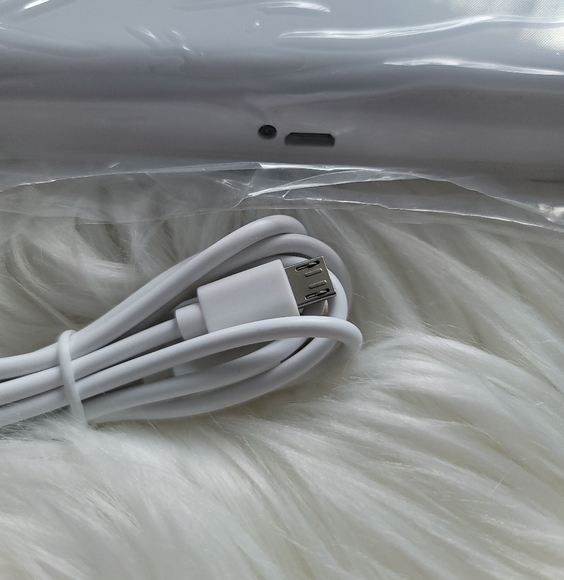 NEW Impressions Vanity Touchpad 2.0 LED Makeup Mirror - Picture 5 of 13